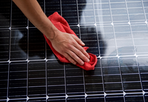 How to Know When Your Solar Panels Need Cleaning